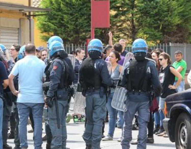Torino: sgombero via Bologna, 6 denunciati