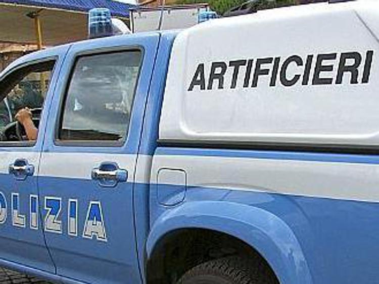 Napoli, accendino sembra granata: falso allarme bomba in Vico Melofioccolo