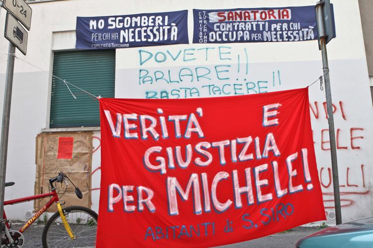 La protesta del quartiere dove e morto Michele Ferrulli/Infophoto