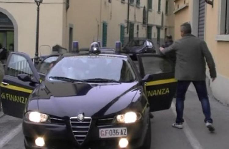 Venezia: Gdf arresta due spacciatori, sequestrati droga ed esplosivo