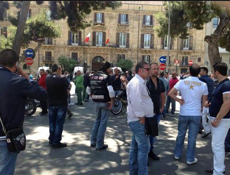 Palermo: protestano ex Pip, traffico in tilt in centro