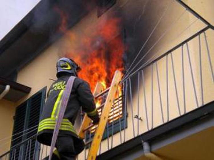 Genova: incendio appartamento in via Assarotti
