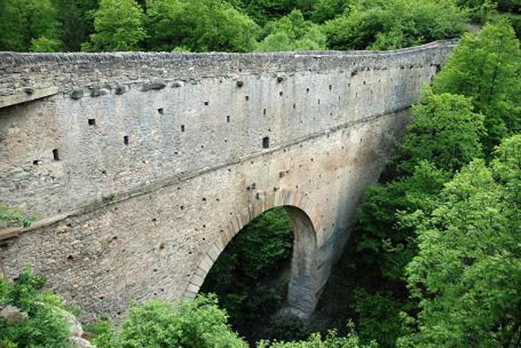 Valle d'Aosta: prosegue l'apertura al pubblico del ponte acquedotto di Pont d'Ael