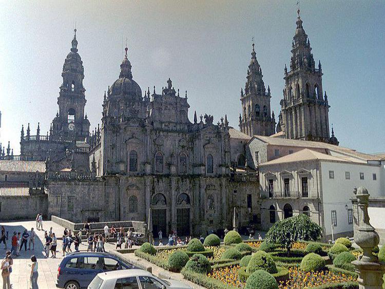 La cattedrale di Santiago de Compostela (immagine Wikipedia)