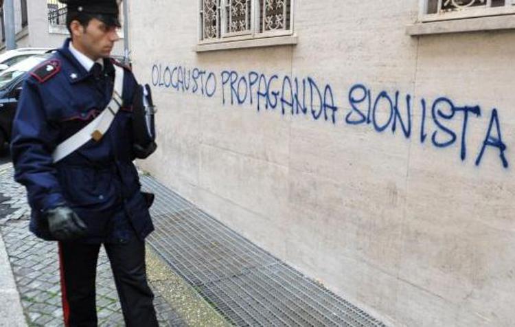 Roma: Coratti, scritte e manifesti antisemiti intollerabile provocazione