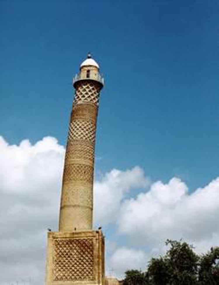 Iraq: Isil tenta distruggere storico minareto a Mosul, stop da cittadini