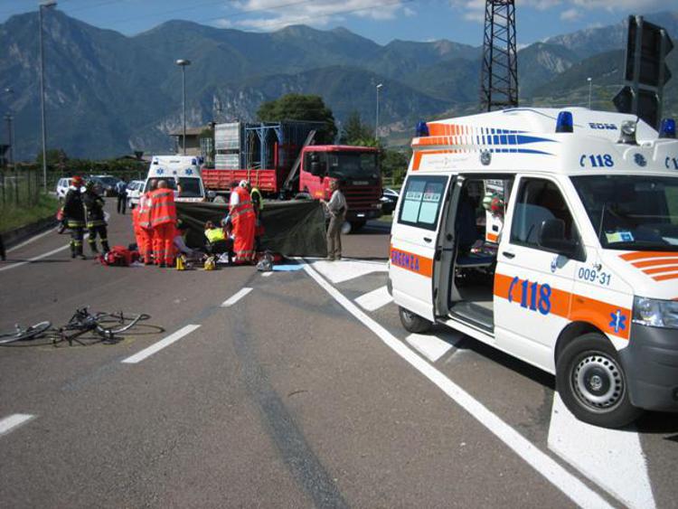Incidenti: scontro su statale 101 in provincia di Lecce, un morto e due feriti