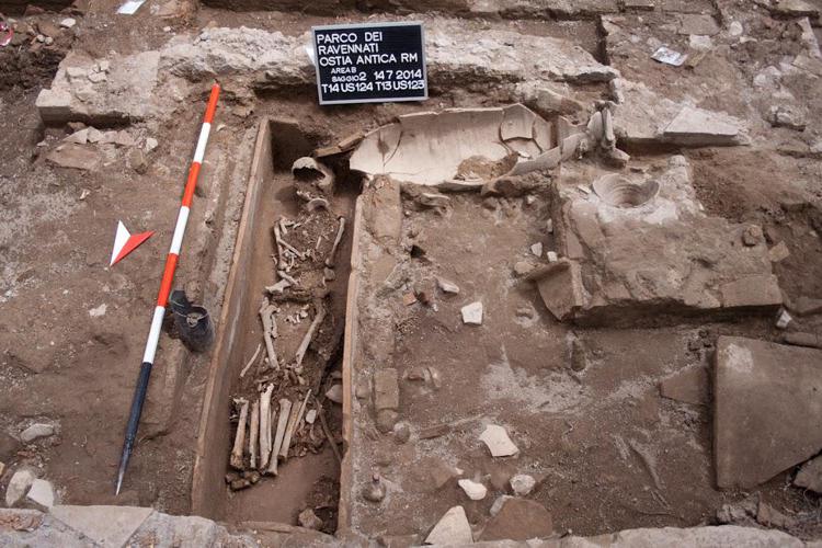 Una domus e alcune tombe, nuove scoperte ad Ostia antica