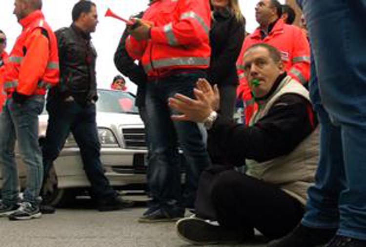 Acqua: Palermo, sit-in lavoratori Ato idrico sotto sede Presidenza Regione