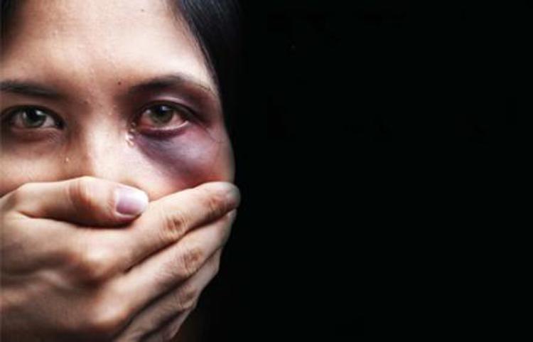 Violenza su donne: intesa tra Regione Lombardia e Ordine avvocati