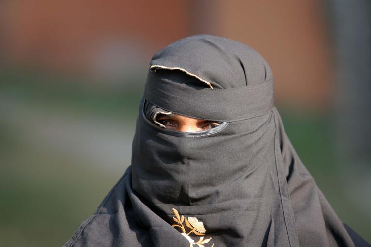 A.Saudita: abiti colorati vietati a studentesse in ateneo, dibattito sul Web