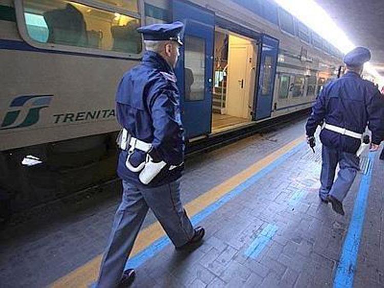 Torino, lancio sassi da cavalcavia contro treni: bloccati ragazzini