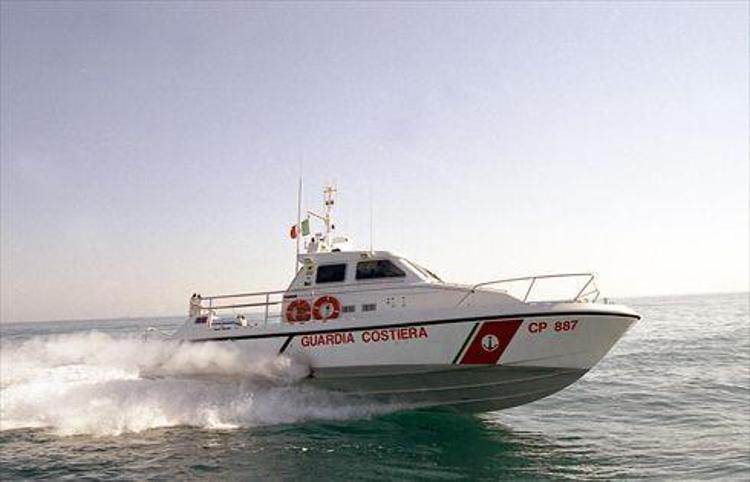 Trieste: natante soccorso da motovedetta capitaneria Monfalcone, in salvo occupanti