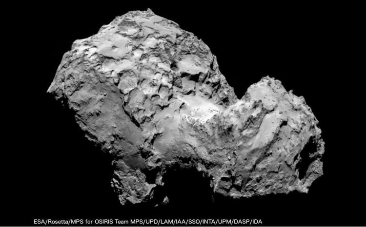 La cometa vista da Rosetta (foto dal profilo twitter, credit: Esa/Rosetta/MPS for OSIRIS Team MPS/UPD/LAM/IAA/SSO/INTA/UPM/DASP/IDA)