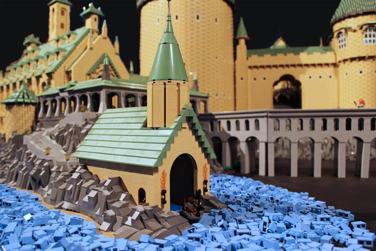 Il castello di Harry Potter ricostruito con 400mila mattoncini Lego. Infophoto - INFOPHOTO