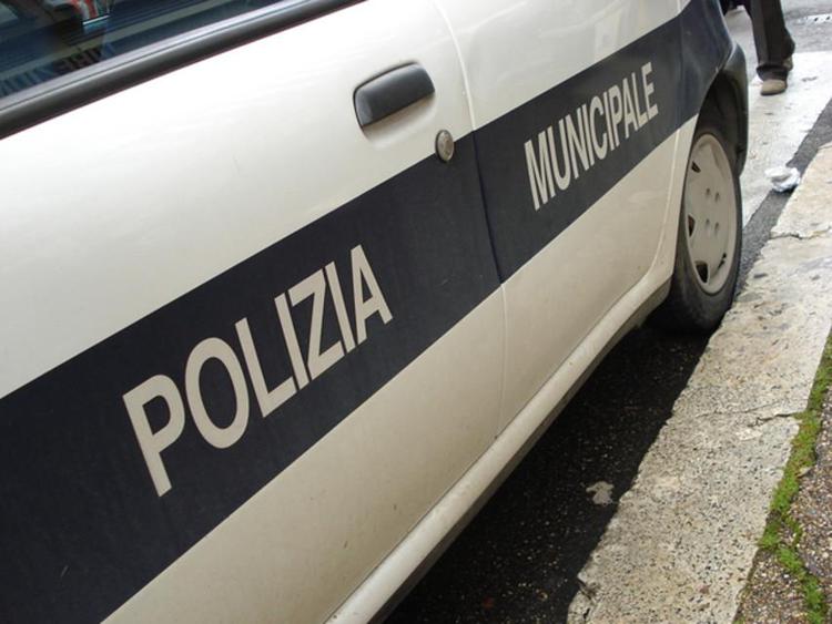 Torino: botte e minacce a famiglia e vigili, arrestato