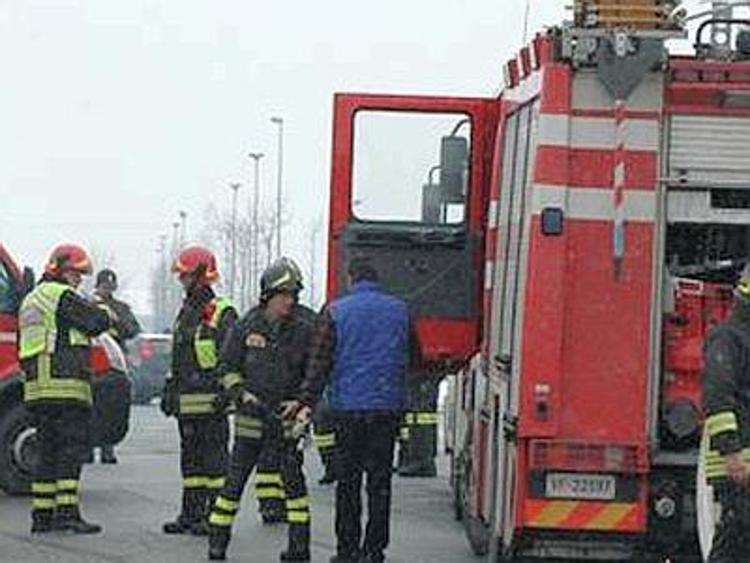 Messina, auto incendiaria contro centro che ospiterà migranti: indagini
