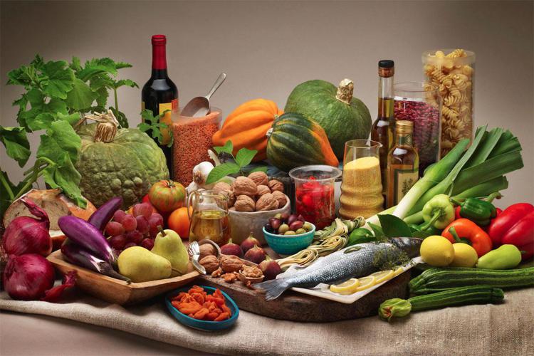 Alimenti: biologi, dieta mediterranea batte 'junk food' anche nel prezzo