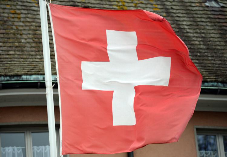 Bandiera svizzera - (INFOPHOTO)