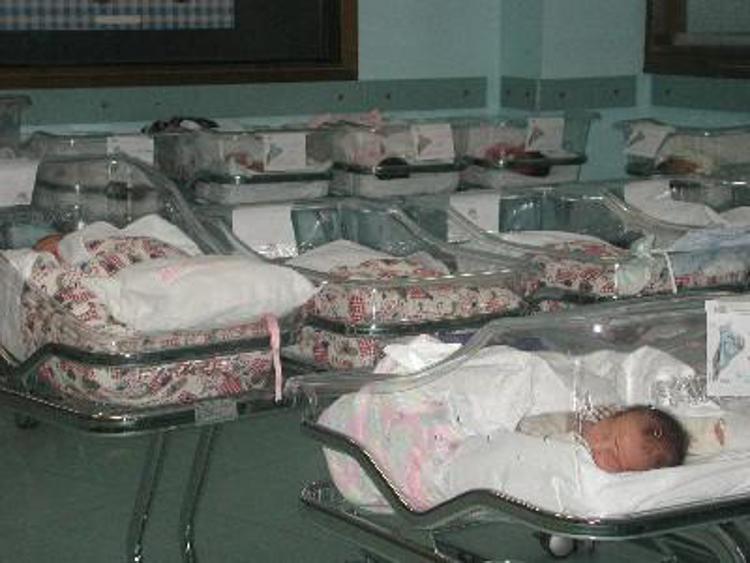 Maternità, un quarto degli ospedali sotto la soglia di 'sicurezza' per parti