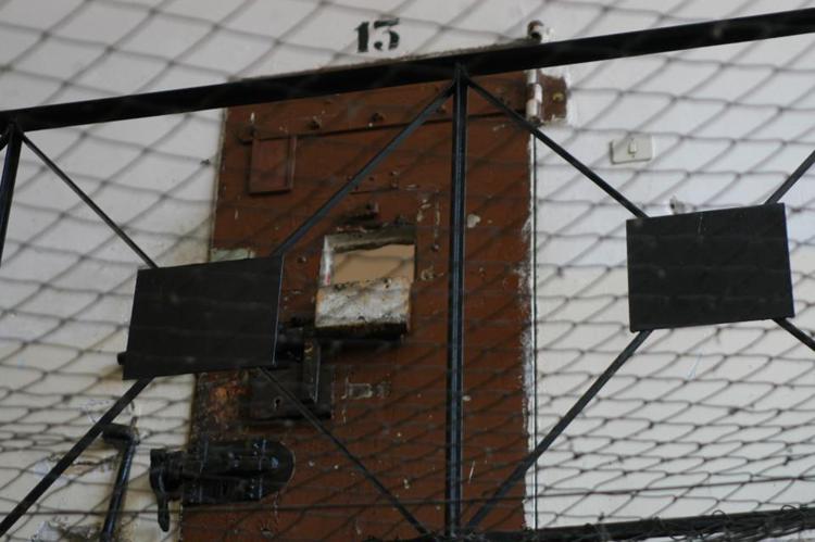 Carceri: Francesco Schiavone tenta suicidio, 'morte meglio che vita da animali'