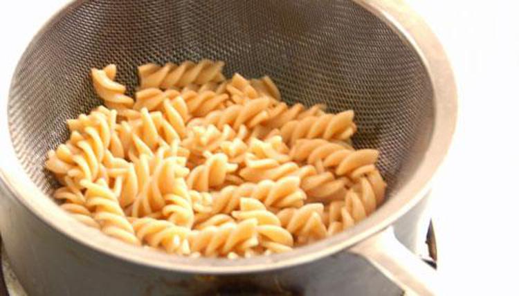 Alimenti: pasta corta e riso cibi più graditi da bimbi italiani