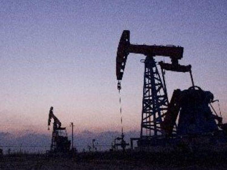 Petrolio: Aie taglia stime domanda per 2015