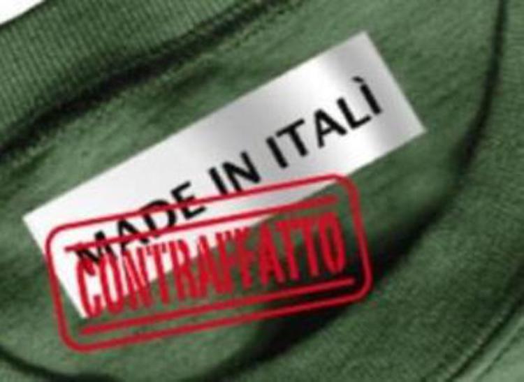 Sequestrati a Milano 10.000 capi contraffatti da 500 mila euro, 14 denunce