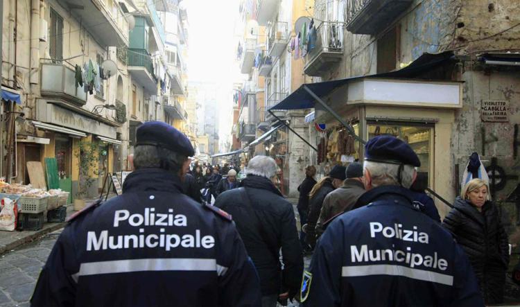 Polizia municipale a Napoli (Infophoto) - INFOPHOTO