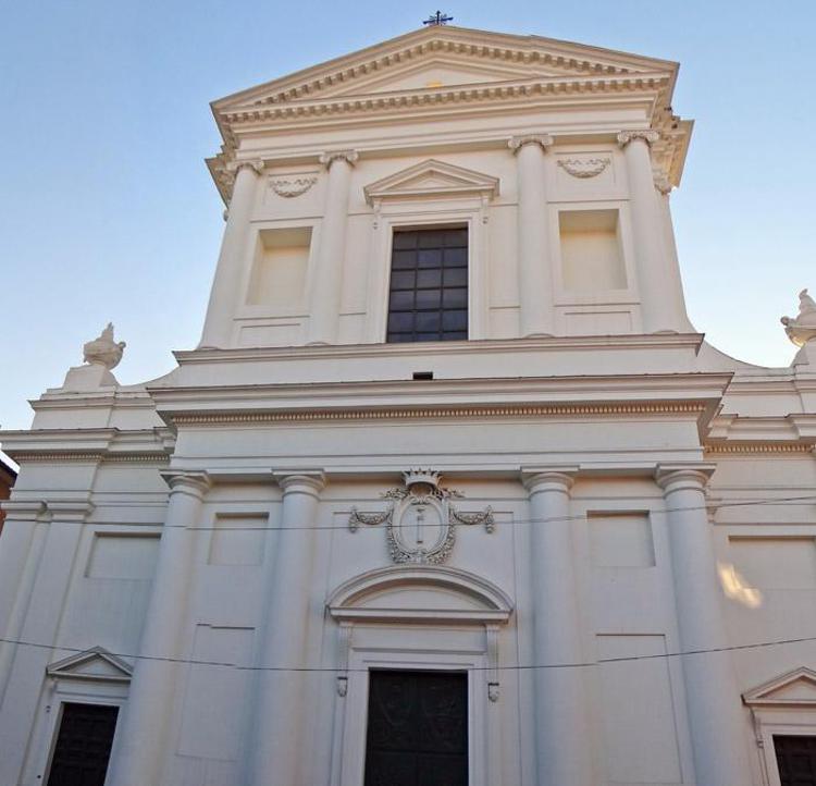 Roma: furto in chiesa, recuperati oggetti liturgici rubati