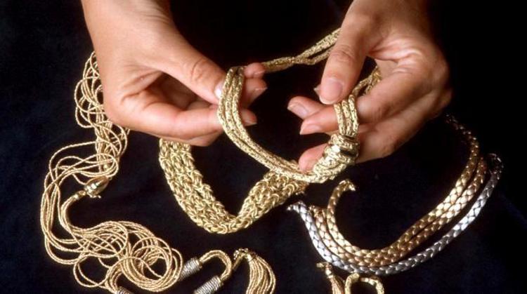Milano: sequestrati gioielli contraffatti per circa 4 mln, 3 denunce