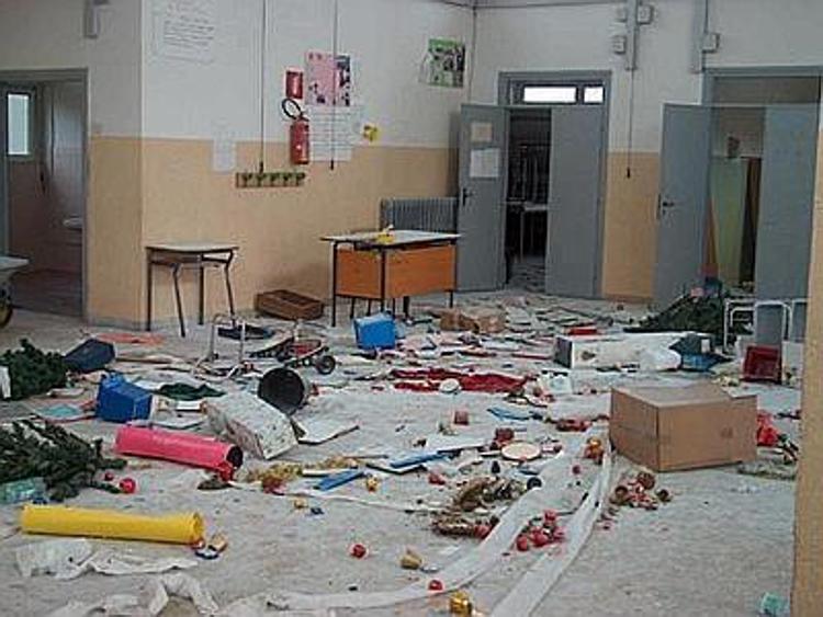 Capri: raid vandalico in scuola intitolata a vittima camorra
