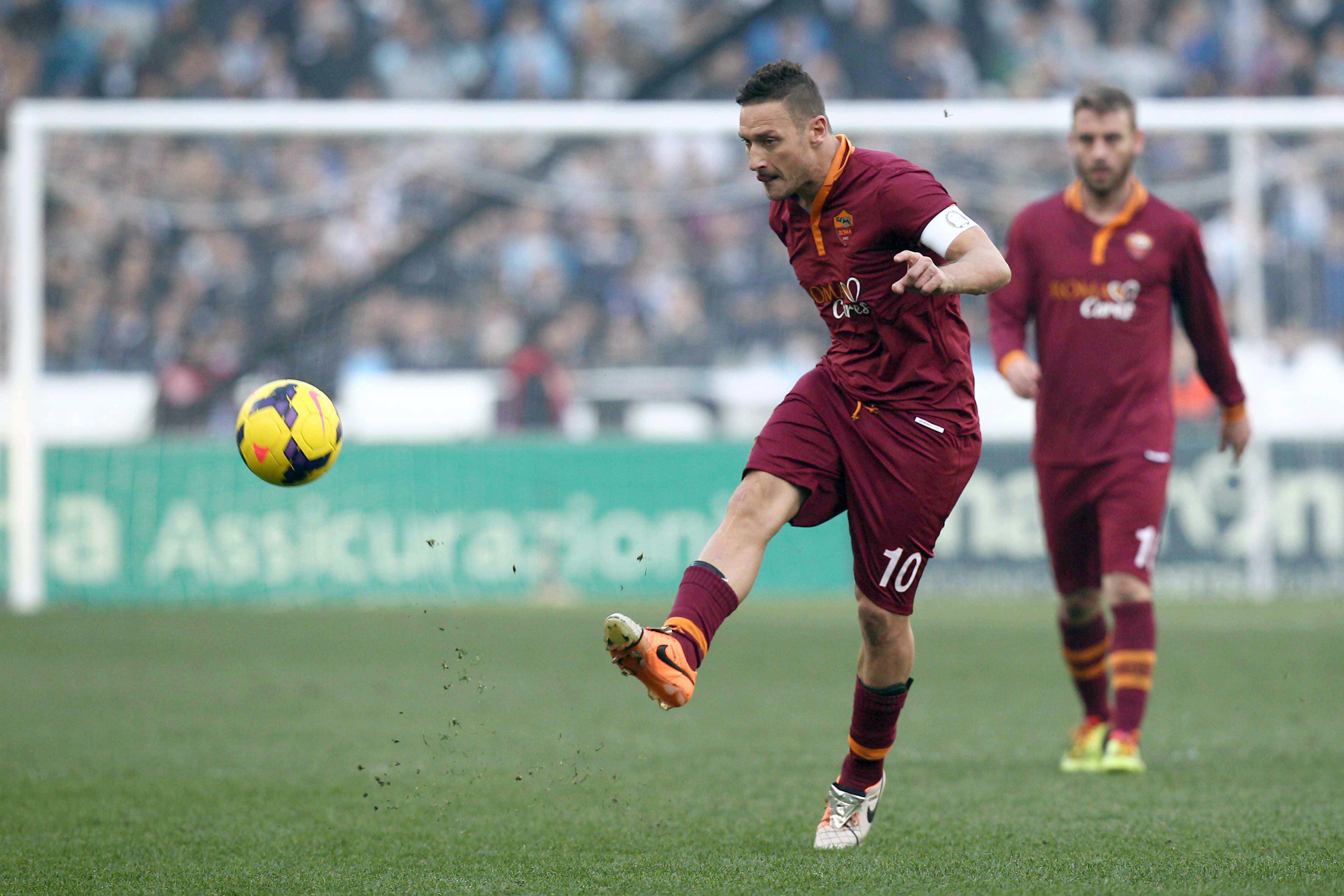 Francesco Totti alla conclusione - Infophoto