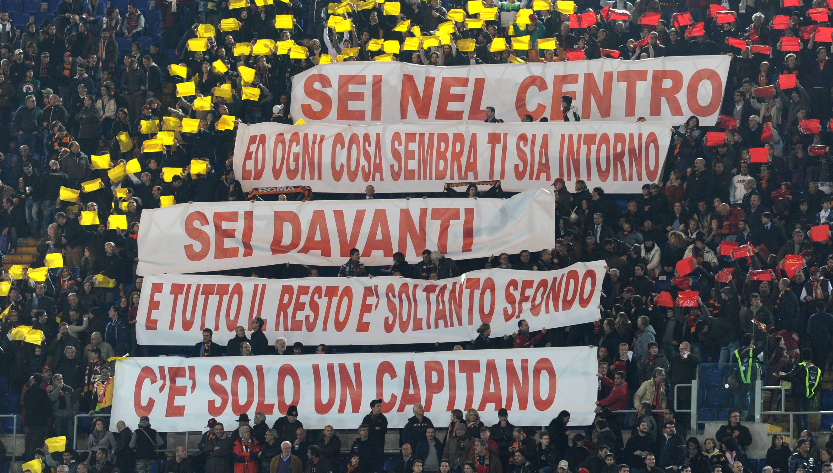 Lo striscione dei tifosi della Roma in onore di Francesco Totti nel derby dell'8/04/2013 - Infophoto
