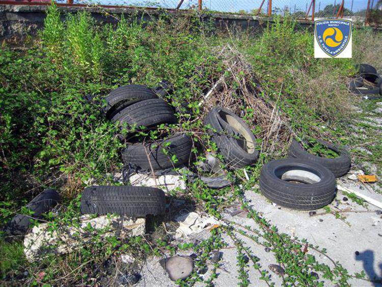 Rifiuti: 18 quintali di pneumatici rimossi dalla Terra dei fuochi
