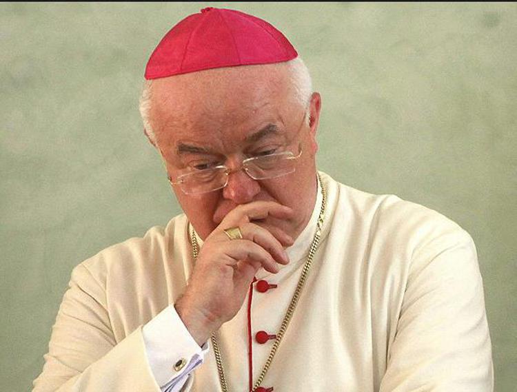 Pedofilia, via libera del Papa all'arresto in Vaticano dell'arcivescovo polacco Jozef Wesolowski