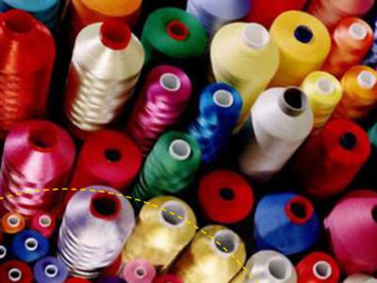 Industria: Uiltec, in 10 anni dimezzati addetti settore tessile