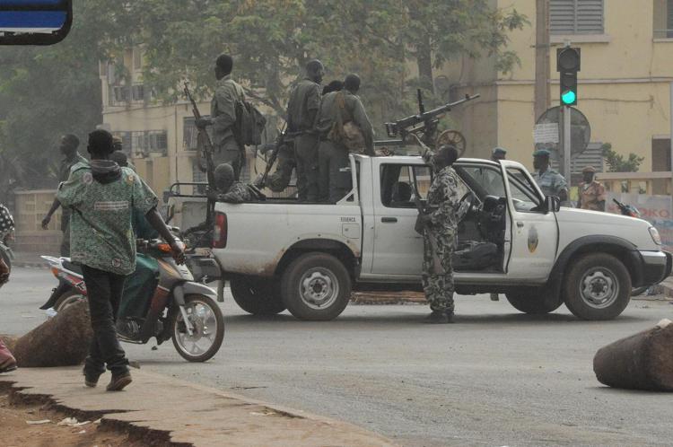 Mali: ostaggio francese e olandese in video al-Qaeda nel Maghreb islamico