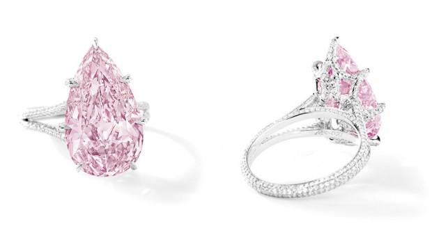 Diamante rosa di 8,41 carati montato su anello da Sotheby's