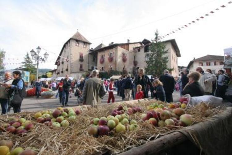 Alimenti: al via Pomaria, la festa per la regina delle mele