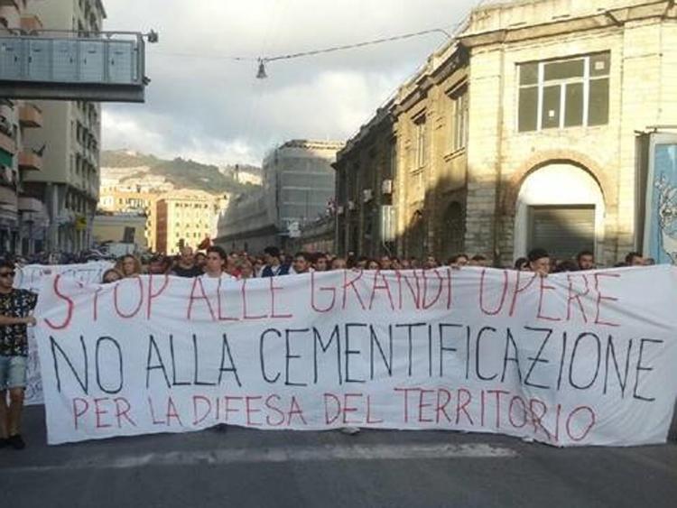Alluvione Genova, corteo di protesta contro le grandi opere