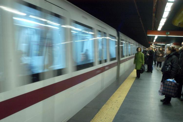 Roma: senza biglietto aggredisce guardie giurate in stazione metro