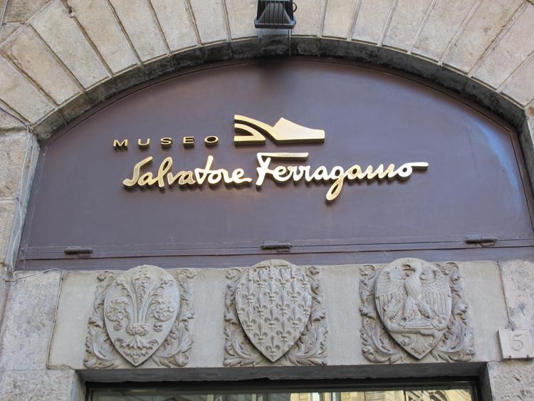 Moda: luxury stocks in rosso, Ferragamo -3,71%