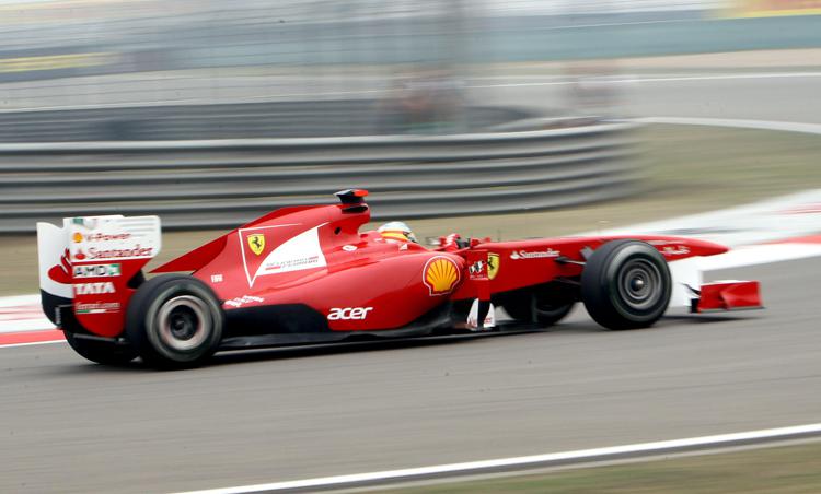 La Ferrari in pista (foto Xinhua) - XINHUA