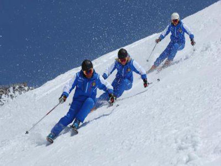 Montagna: arriva il 'galateo' in pista, da Uni guida per sciare sicuri