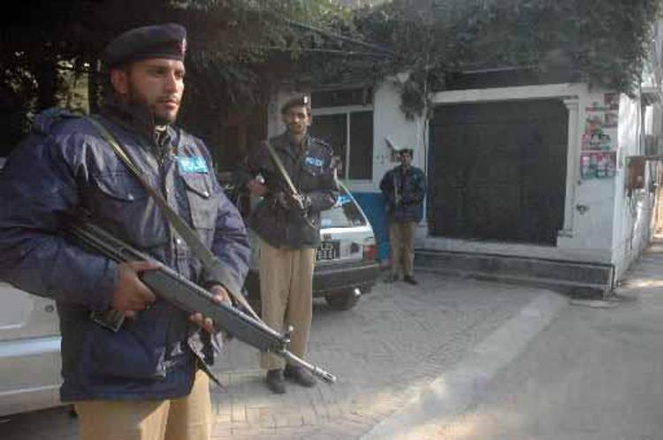 Pakistan: polizia arresta cristiano per blasfemia dopo latitanza di 3 anni