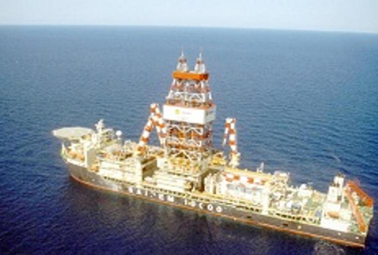 La nave Saipem 10000, usata per le ricerche petrolifere (Infophoto).