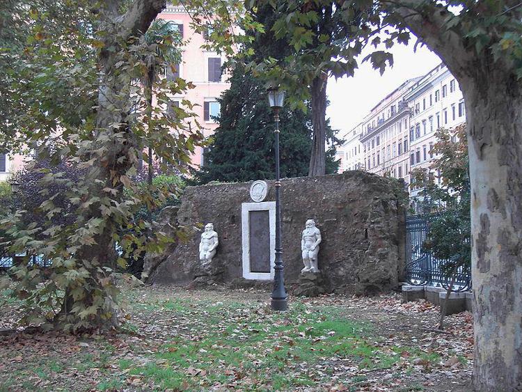 La Porta Magica di Piazza Vittorio a Roma (foto da Wikipedia)