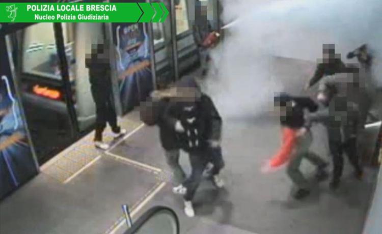 Brescia: danneggiano metro ad Halloween, identificati 2 minori