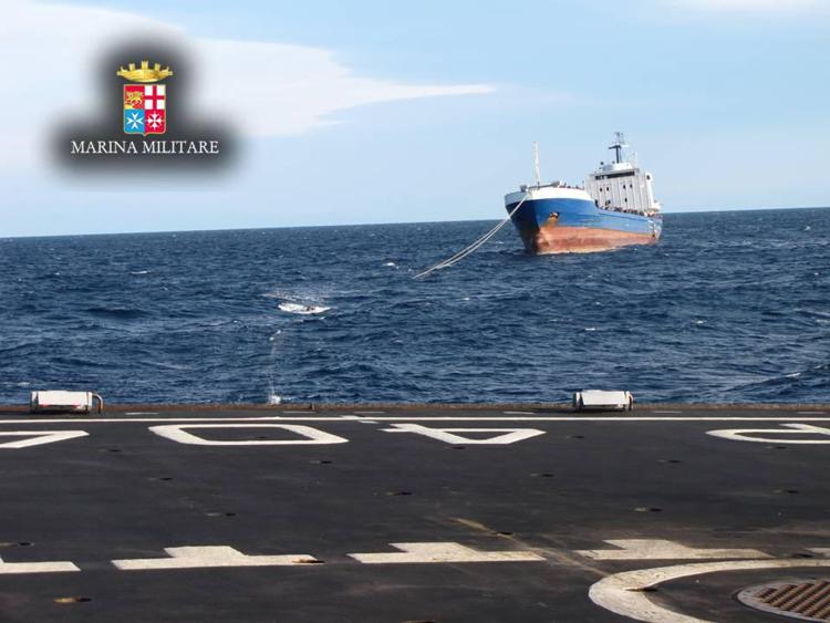 Immigrati: 600 migranti soccorsi da Marina Militare nello Stretto di Sicilia